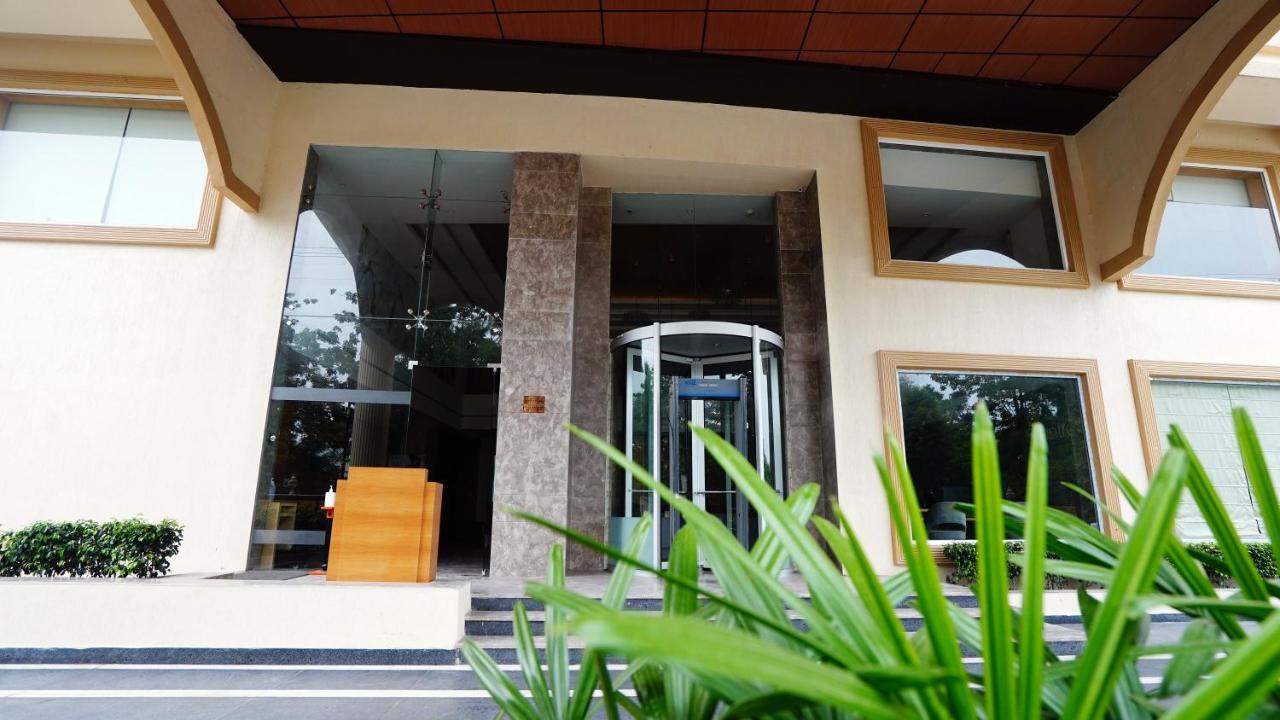 Hotel The Fern Residency Sarnath Váránasí Exteriér fotografie