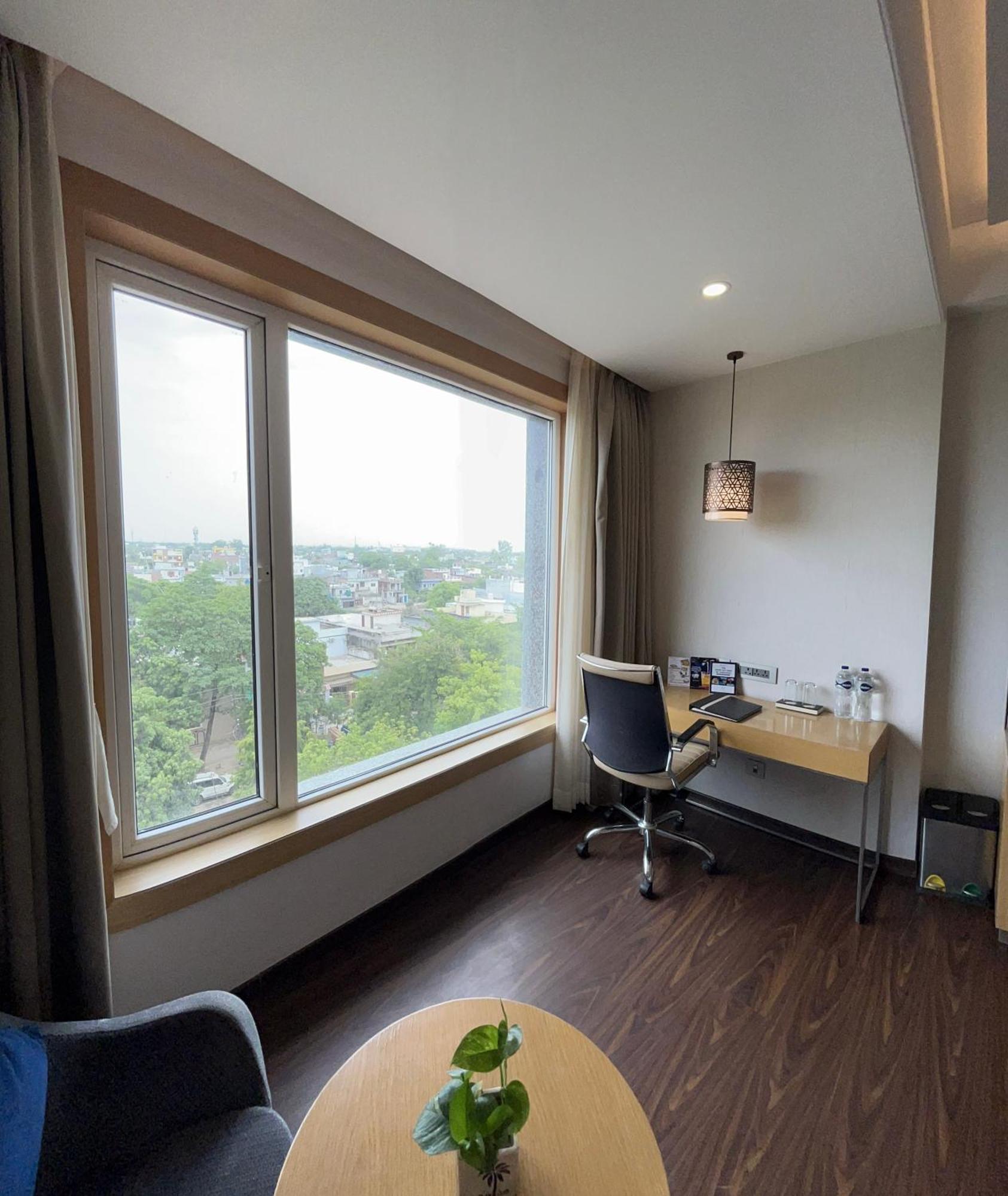 Hotel The Fern Residency Sarnath Váránasí Exteriér fotografie